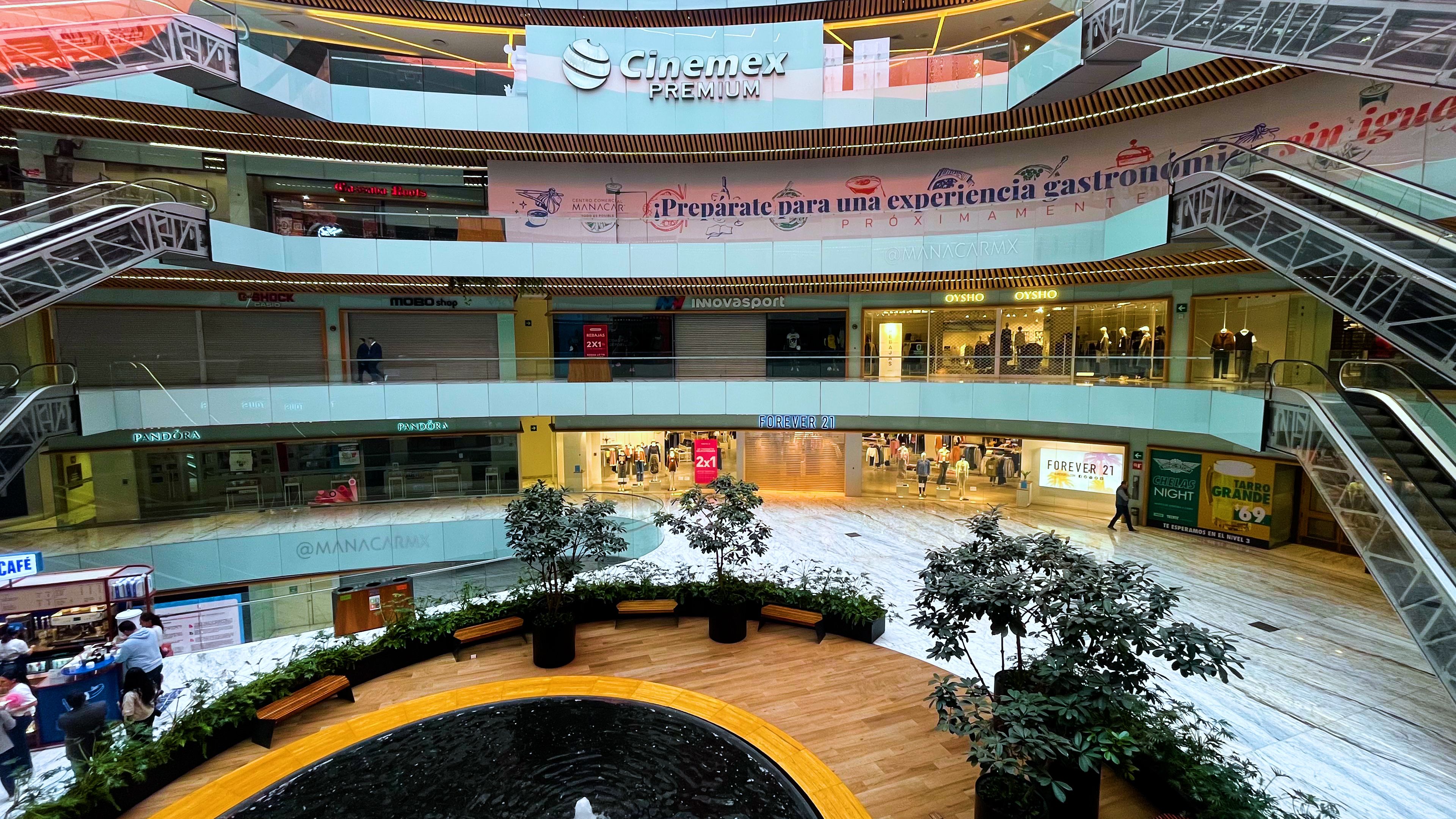 publicidad en centro comercial manacar