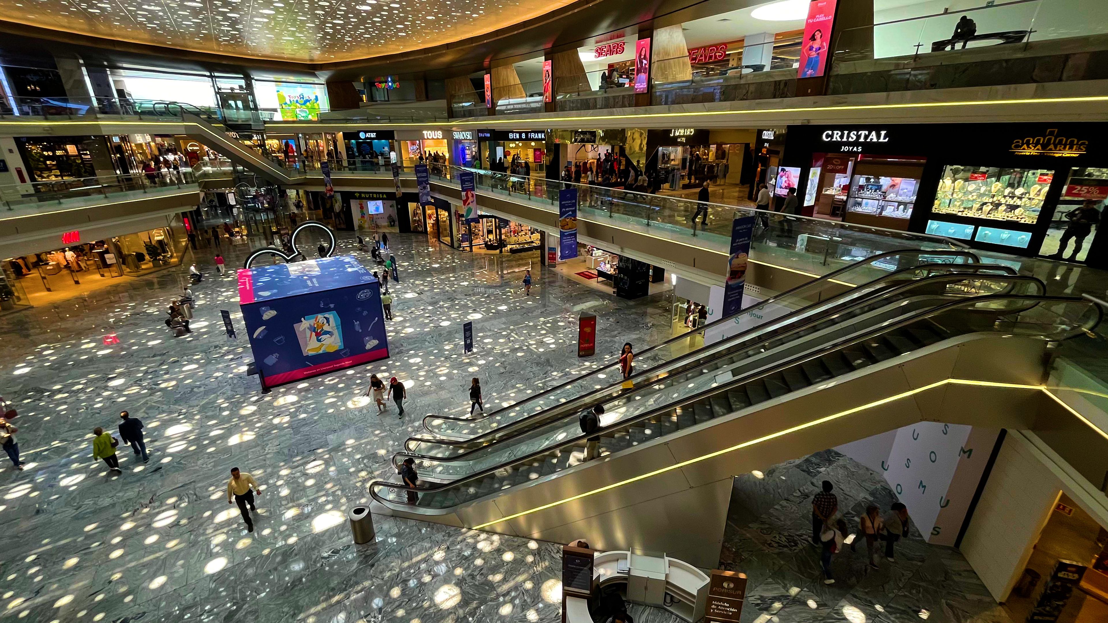 espacios publicitarios en centro comercial perisur