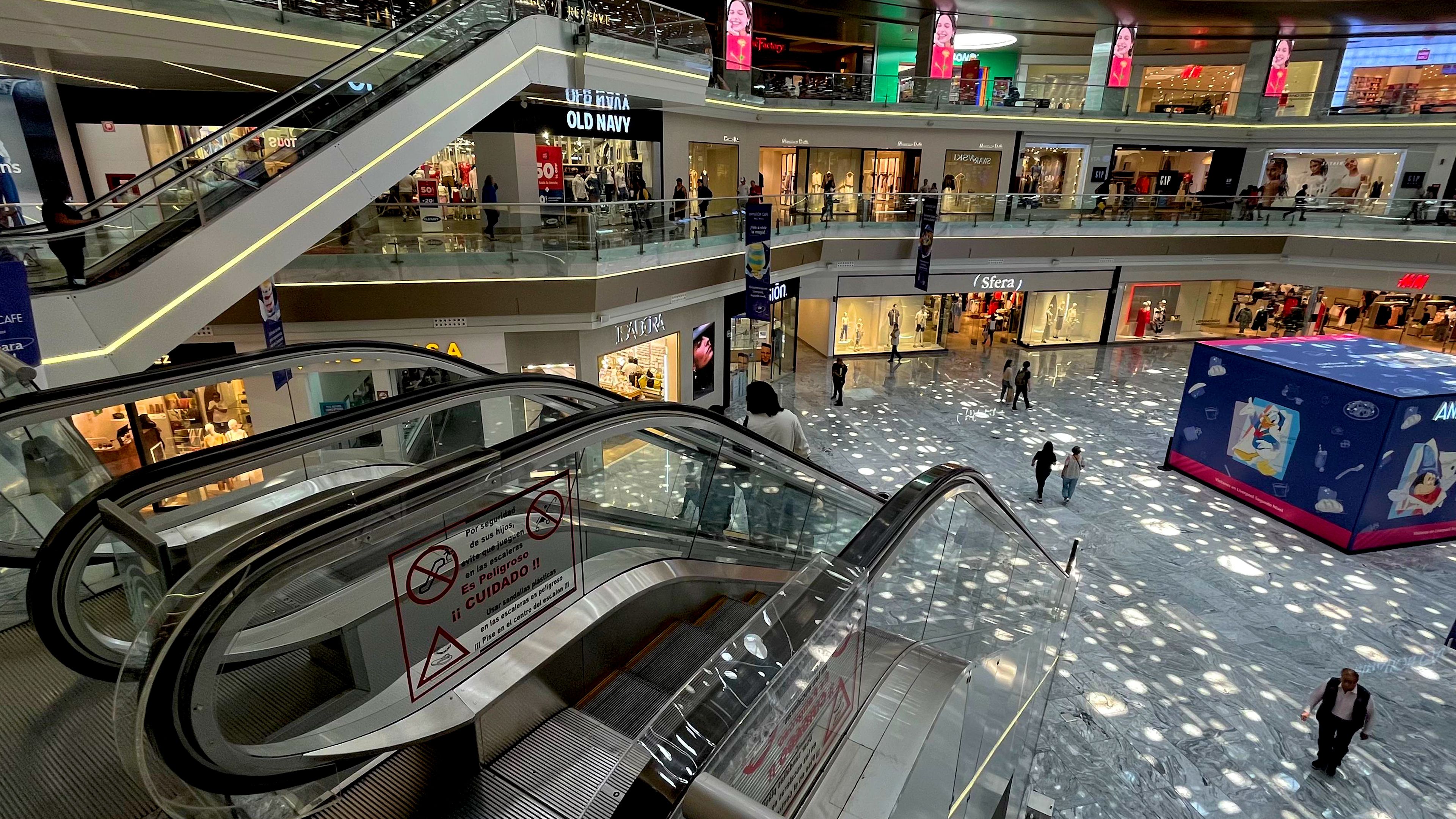 espacios publicitarios en centro comercial perisur