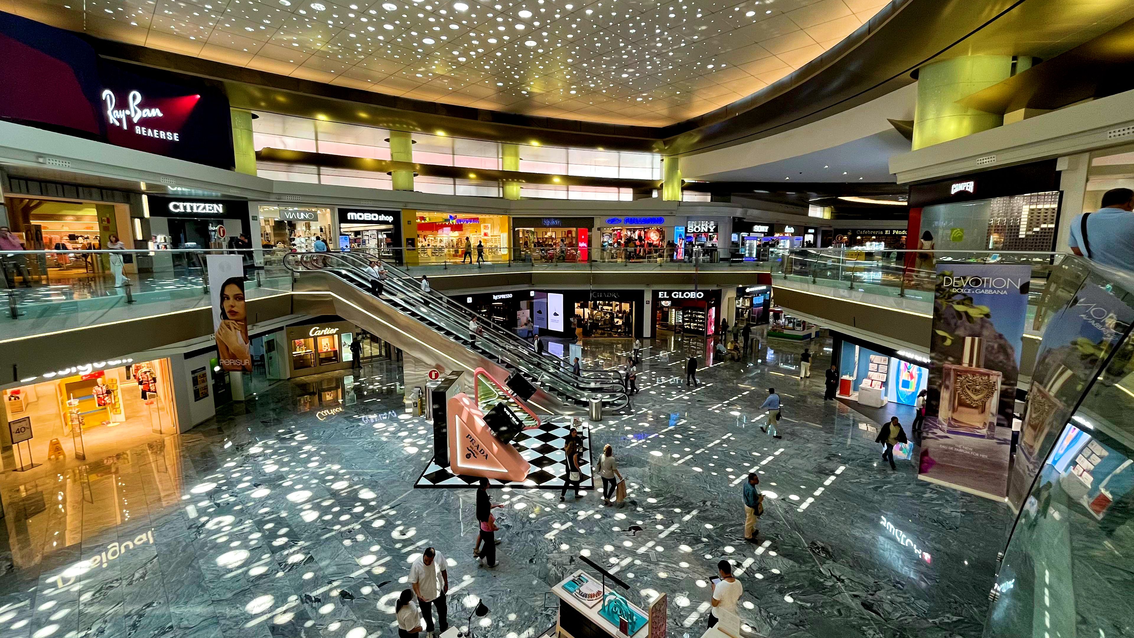 espacios publicitarios en centro comercial perisur