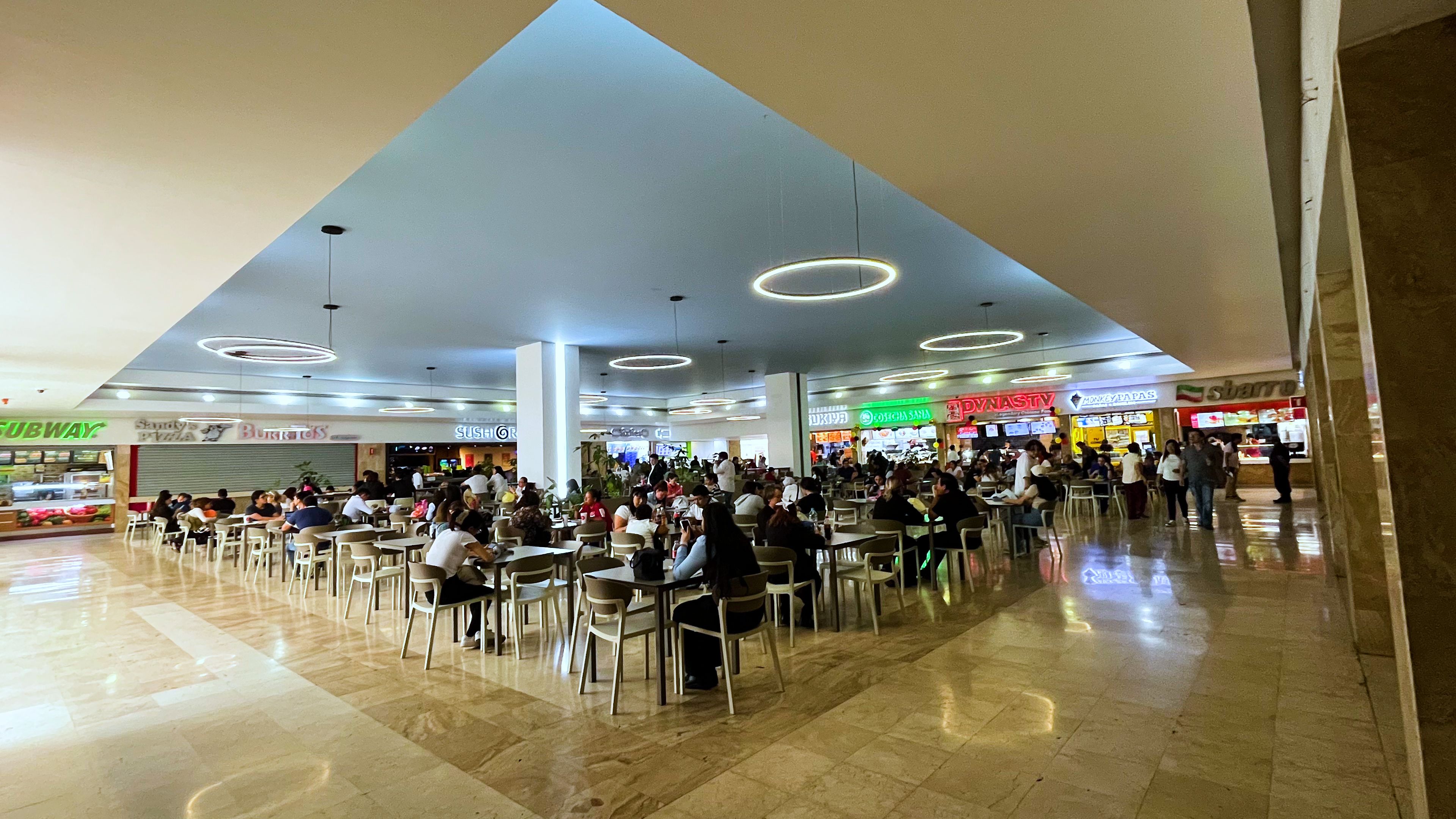 espacios publicitarios en centro comercial plaza universidad