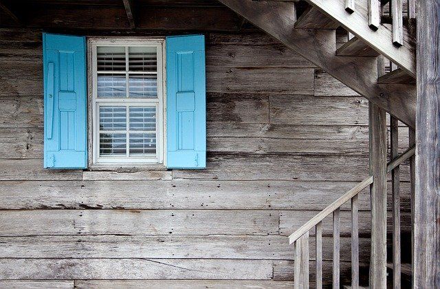 shutters-669296_640.jpg