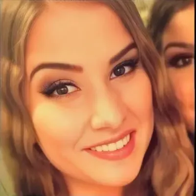 Rakel Ros - University Student