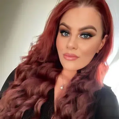 Helga Lind  - Makeup Artist