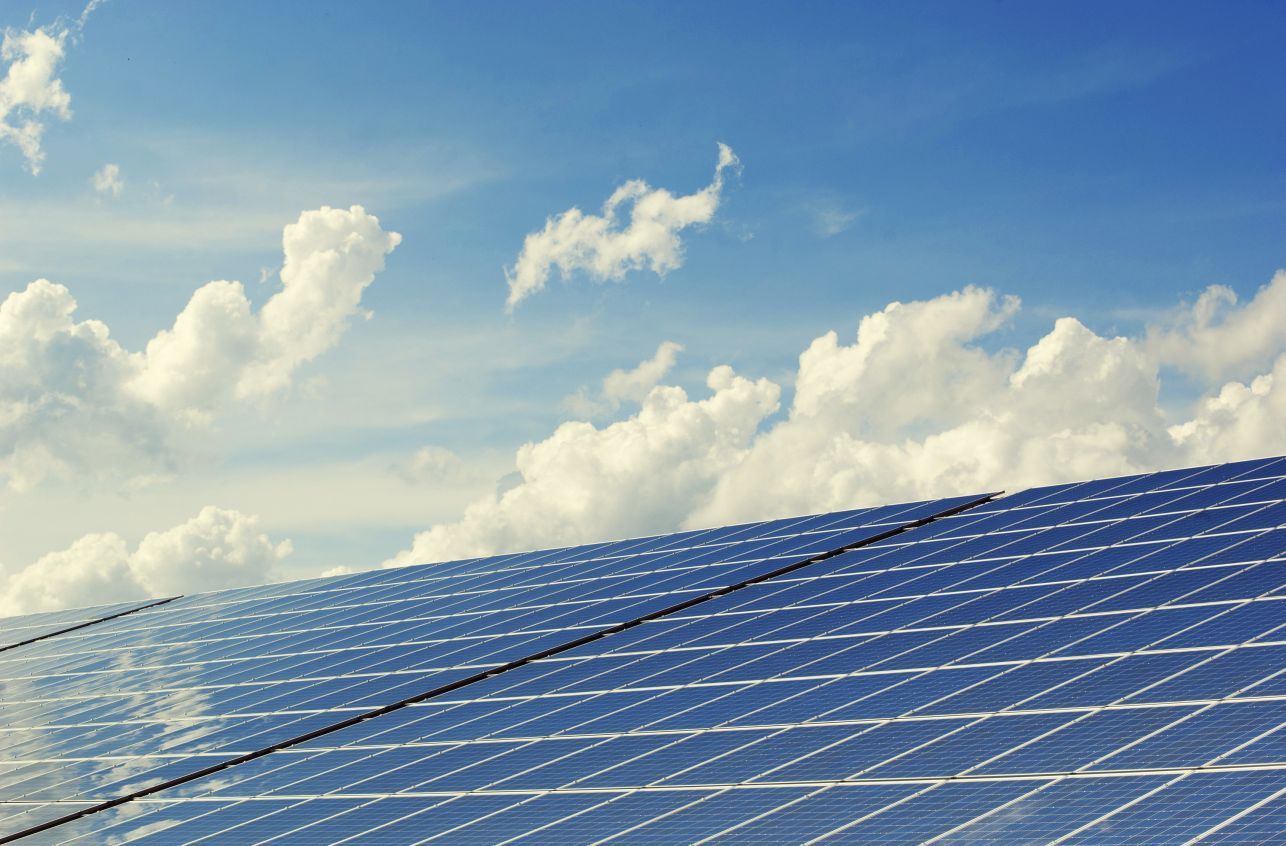 Fotovoltaika na střechu – vyplatí se?