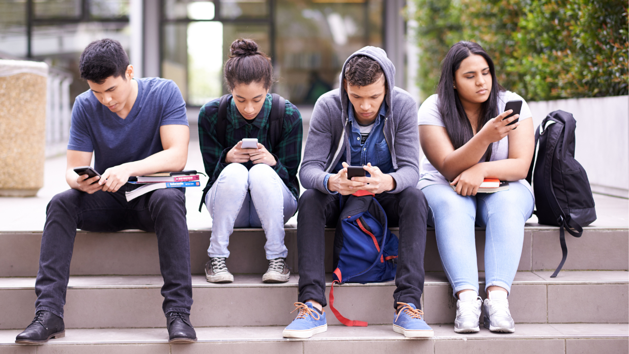 Comprender el Impacto de las Redes Sociales en los Adolescentes