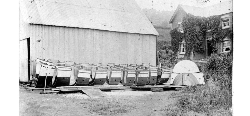 Small steamboats had been built by Edwin Clarke & Co since 1884 at Hope Mills, Brimscombe, and across the canal at the Canal Iron Works. At the time steamboats were considered a luxury item by the wealthy, as essential by explorers and small businesses in remote areas of the world and an efficient and modern technology by ferry companies. ST3 Kenia | The unlikely story of Brimscombe's boatyard