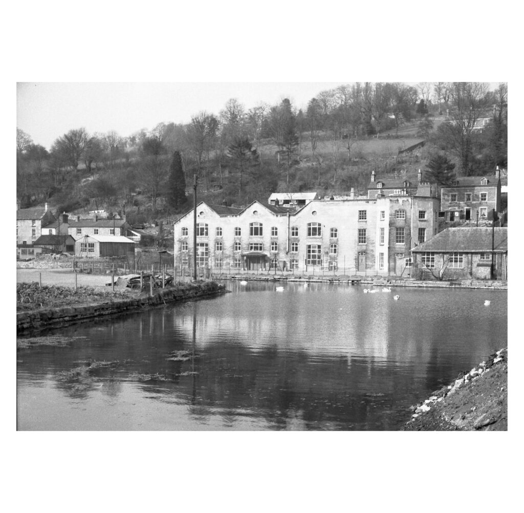 Small steamboats had been built by Edwin Clarke & Co since 1884 at Hope Mills, Brimscombe, and across the canal at the Canal Iron Works. At the time steamboats were considered a luxury item by the wealthy, as essential by explorers and small businesses in remote areas of the world and an efficient and modern technology by ferry companies. ST4 Polytech | The unlikely story of Brimscombe's boatyard