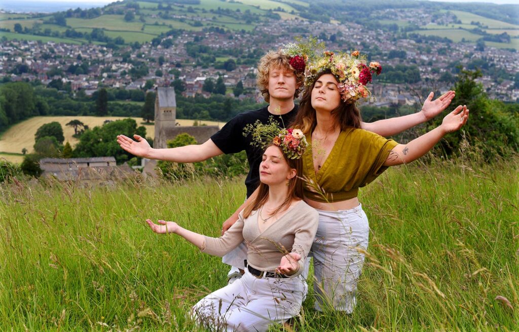 Harpist Morwenna Louttit-Vermaat from Hands on Harps, Stroud welcomed the rising of the midsummer solstice sun on ancient Selsley Common, to the sound of skylarks. Floral | Here comes the sun: artists mark the summer solstice