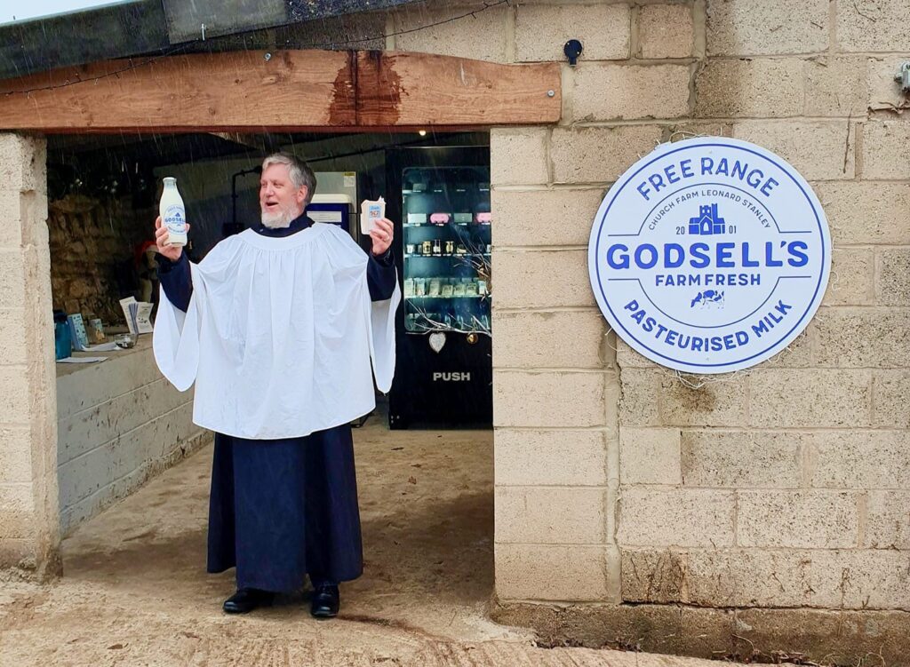 Gloucestershire-based dairy farmers and producers of the famous Godsells Cheese are joining the award-winning ‘Refill App’ that directs people to places they eat, drink, and shop with less plastic. image004 1 | June 16: take action on World Refill Day