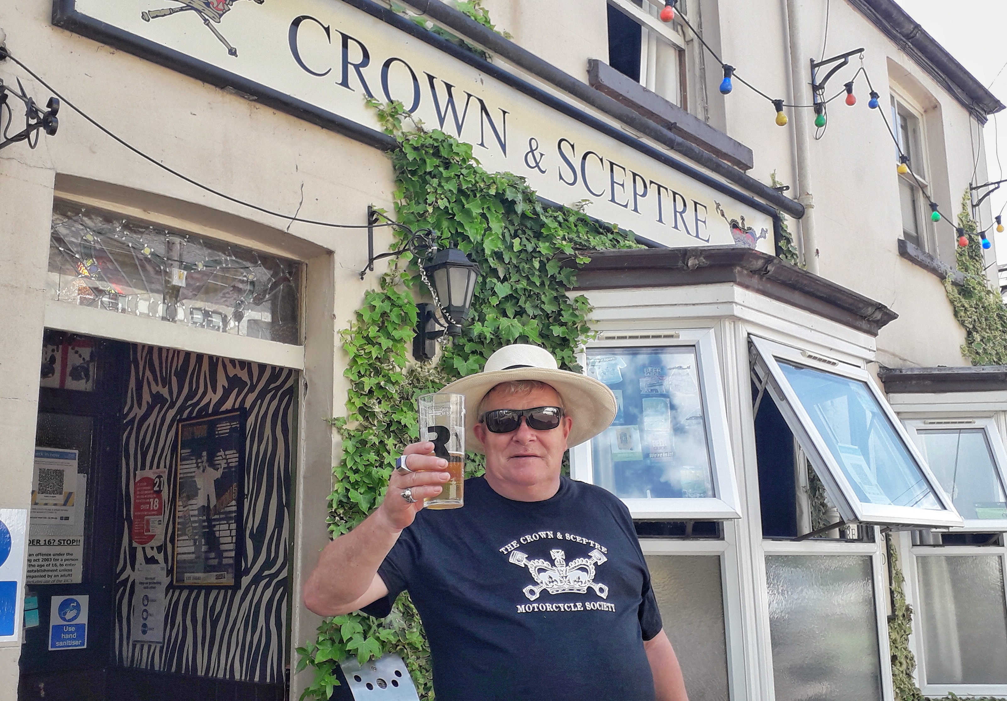 Landlord of the Crown and Sceptre pub, Rodda Thomas looks ahead to this weekend’s Outer Fringe Festival which will be centred around the pub’s beer garden. 20210719 150325 01 1 | Outer Fringe Festival is back with a bang