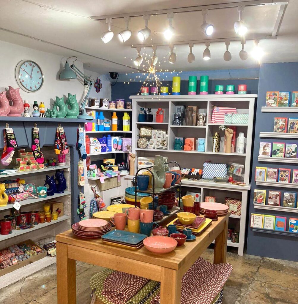 A vibrant boutique shop, nestled in the heart of Nailsworth, Armed & Gorgeous prides itself on ethically sourced and high-quality products, bringing a taste of what the future of sustainable retail may look like, writes Megan Delaney. Gifts Naisworth | Armed & Gorgeous: turning challenges into successes