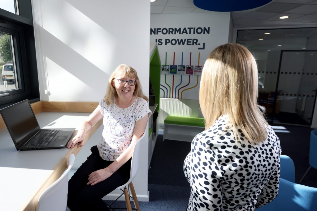 After a lengthy delay of nearly two years due to the global pandemic, The Growth Hub, Stroud is delighted to finally celebrate its official opening today. TWM GFirstLep 270921 1298 | The Growth Hub, Stroud holds its official opening