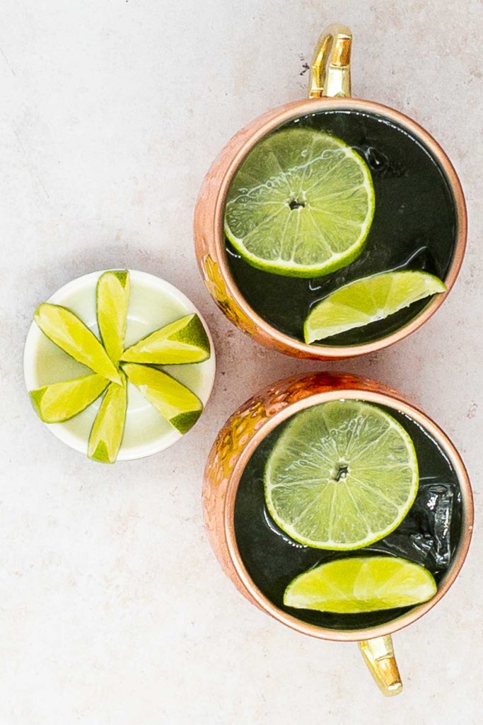 If you're sitting around the fire pit tonight to see New Year's Eve, then we have the perfect cocktail for you! Mexican mule 11 | Splash of Taste: the perfect cocktail to see in 2022