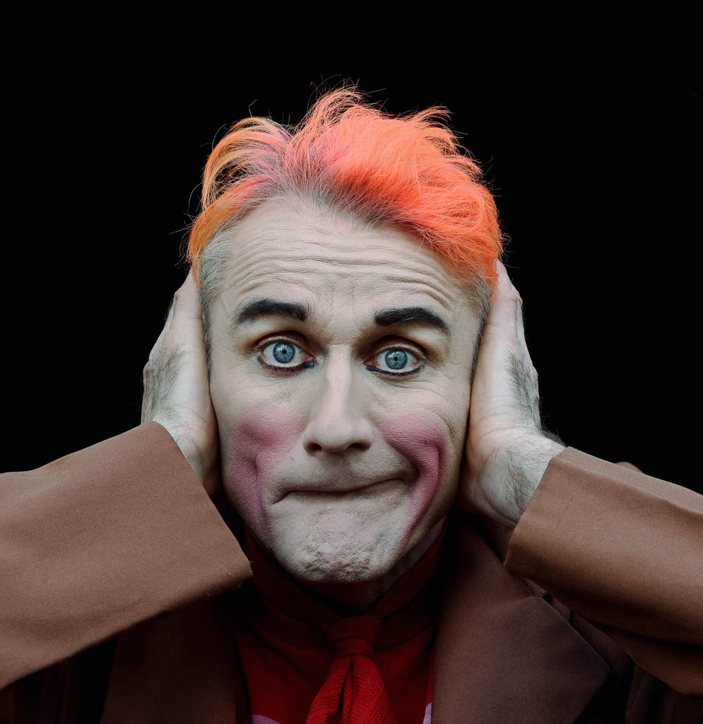 Photographer Simon Pizzey met Tweedy ahead of the new Giffords Circus show. Tweedy 15 | The Big Picture: Tweedy - born to clown