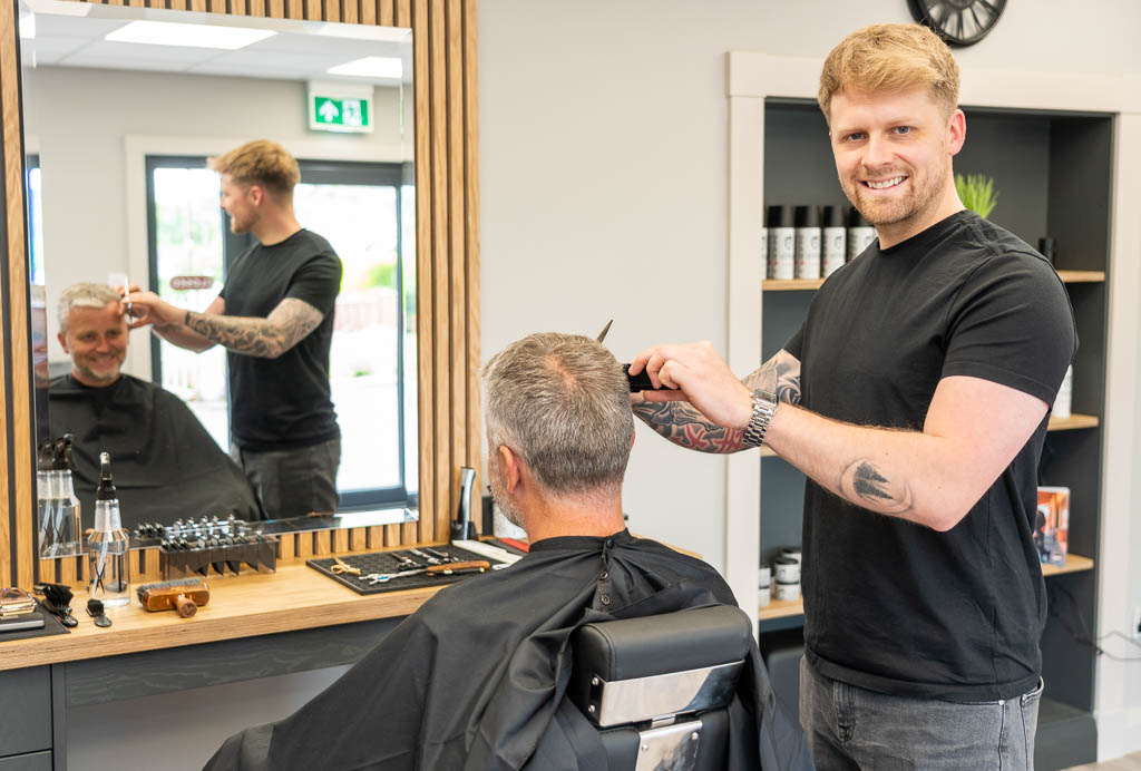 LM Barber 0250 | A cut above: new barbers opens