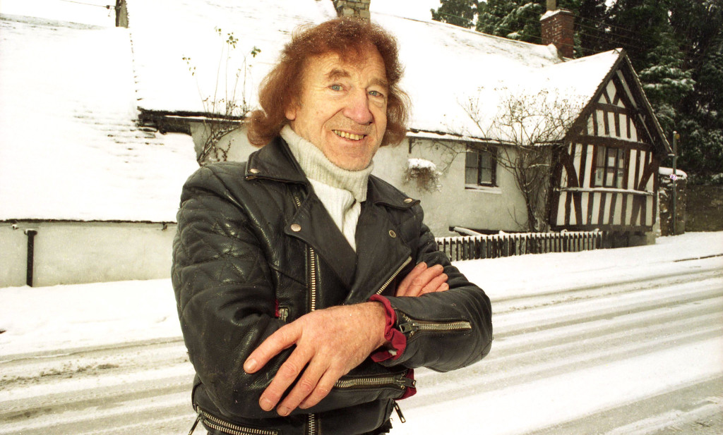 A new series on Channel 4 will see experts visiting homes of people who have amassed all manner of treasures and collectible – and will feature reputedly the ‘oldest pub in England’, the Ancient Ram Inn. 52736239212 0e9097f7b7 k | ‘Oldest pub in England’ to feature in new Channel 4 TV series