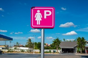 Chiedere il contrassegno per la sosta nei parcheggi rosa