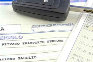 Chiedere l'autentica di firma del passaggio di proprietà di veicoli