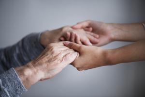Chiedere il contributo per il sostegno del ruolo del caregiver familiare