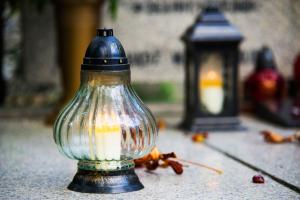 Versare il canone per l'attivazione di lampade e luci votive presso il cimitero
