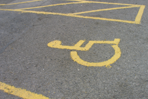 Chiedere un posto auto riservato a persone invalide