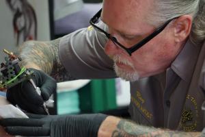 Tatuatori, piercer e trucco permanente
