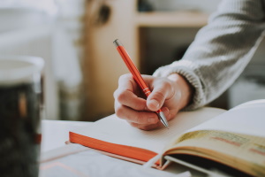 Partecipare ad un bando per la concessione di contributo straordinario una tantum di buoni per libri di studio A.A. 2022-2023