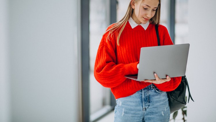 Tani laptop do pracy, nauki i codziennych zadań dla studentów