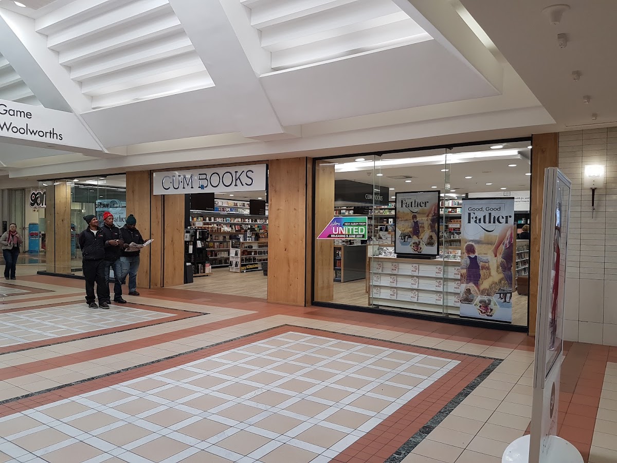 CUM Books - Somerset Mall logo