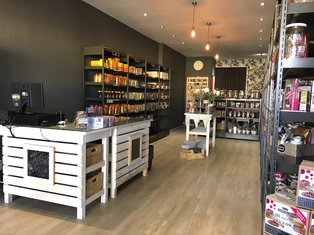 Mantelli's Direct Durbanville Logo