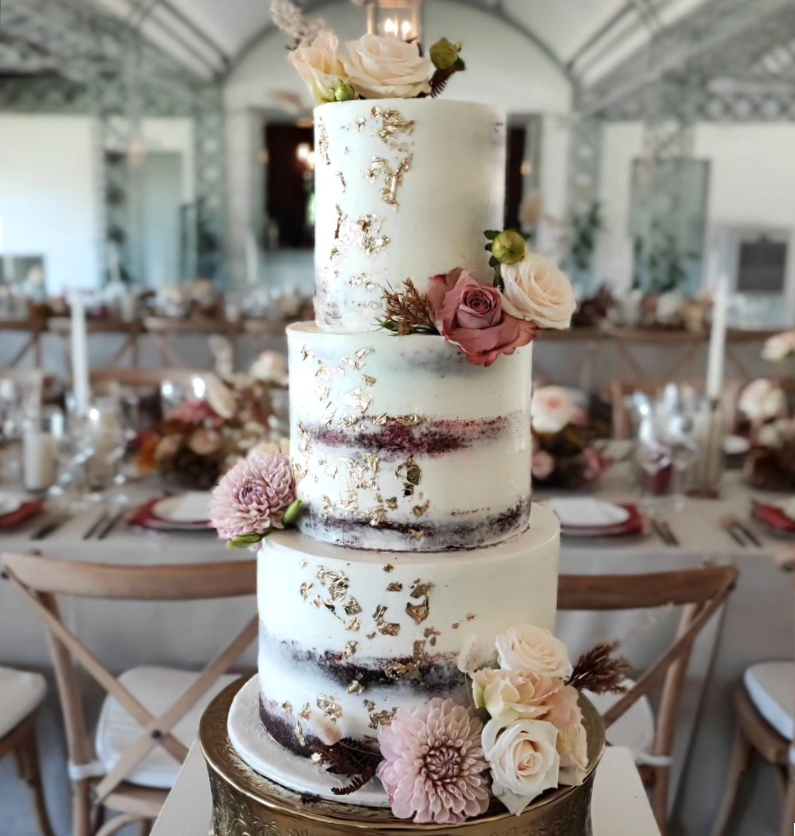 Delana's Cakes- Wedding and Birthday Cakes logo