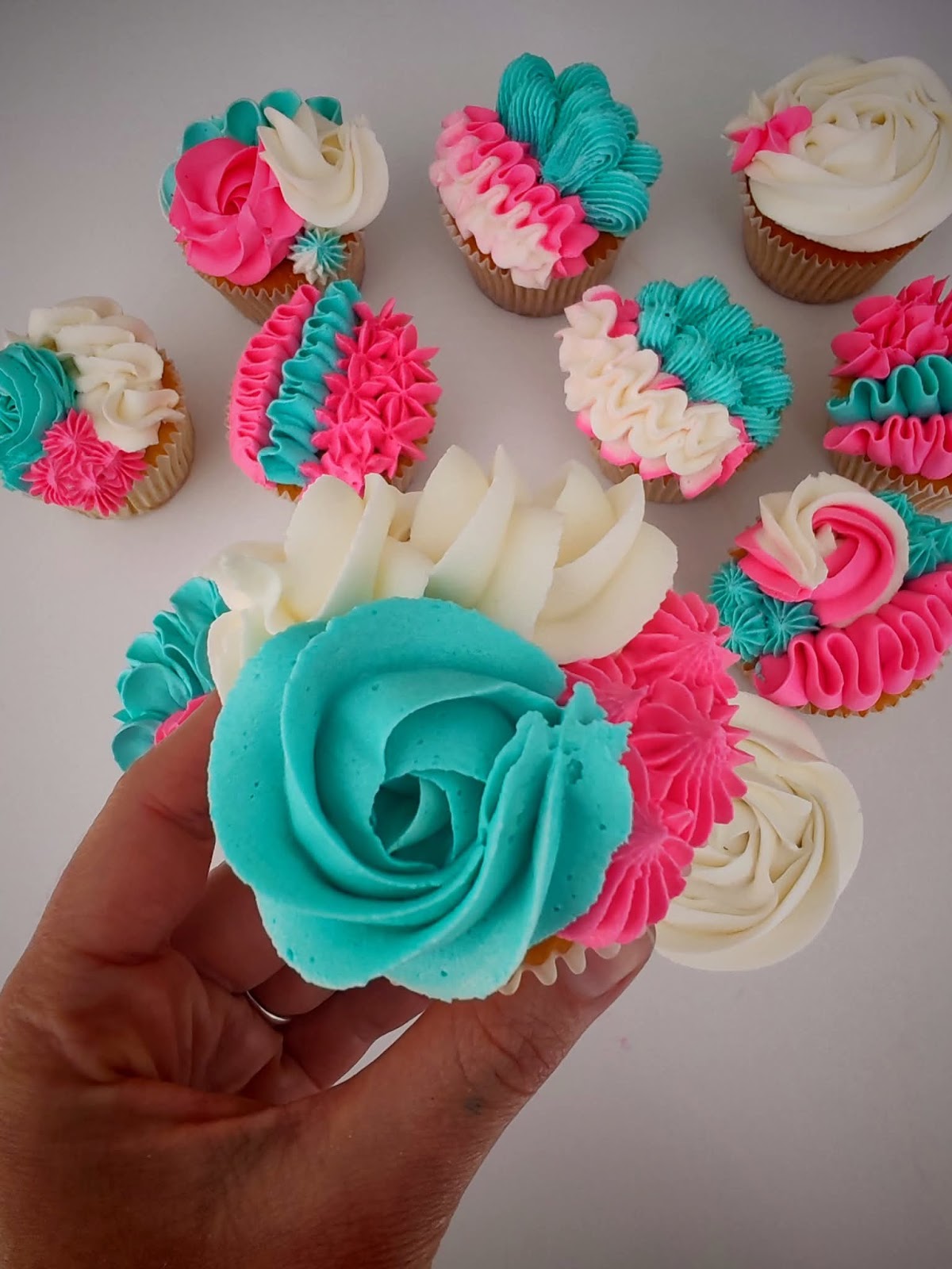 The Frosting Studio Logo