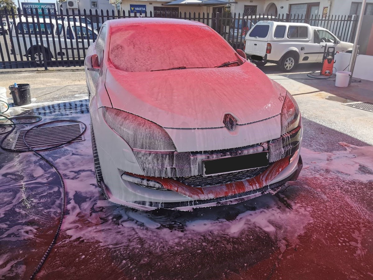 Hussle Auto Wash & Valet logo