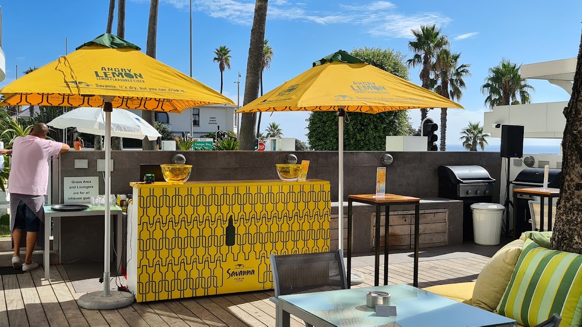 Strolla Restaurant & Bar Logo