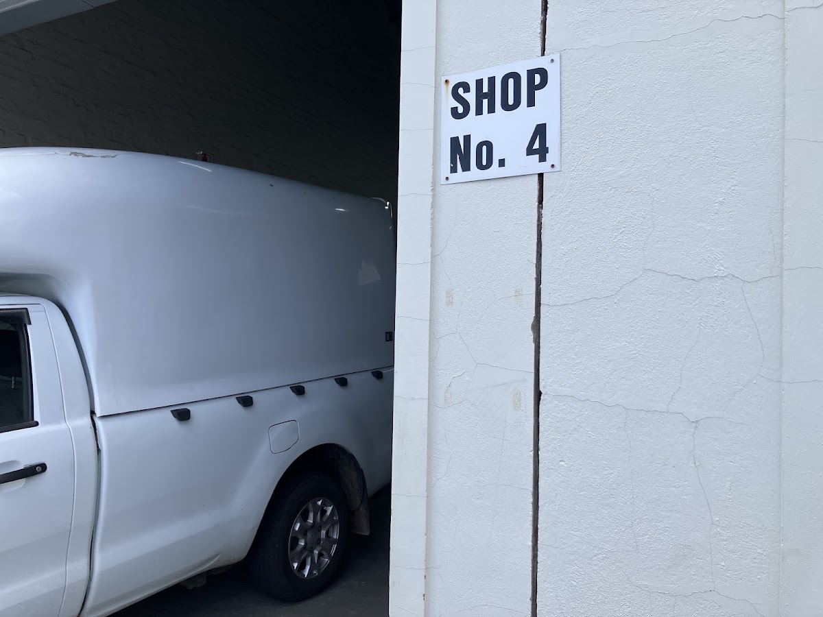 Winelands Laundries (Pty) Ltd logo