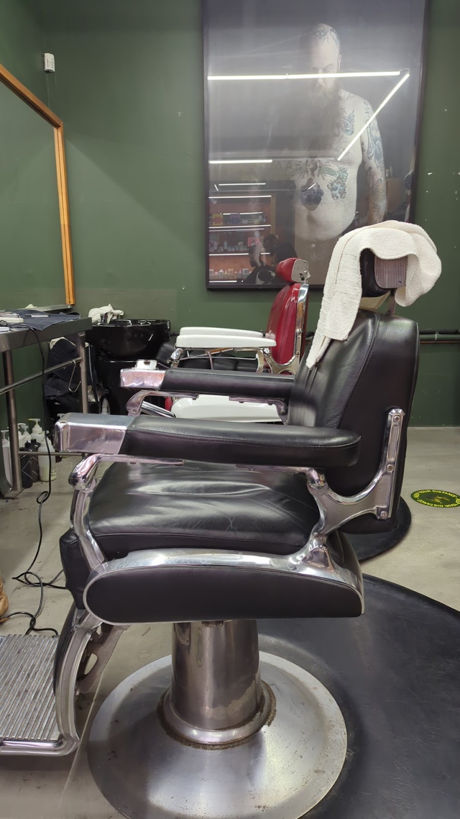 Widow Maker Saloon & Barber Logo