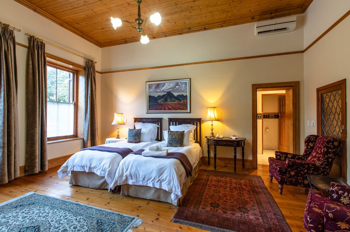 Evergreen Manor & Spa Logo