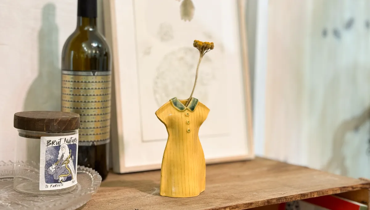 個性的な花瓶とお皿で、お部屋を自分だけの「好き」で彩る。｜松下沙織