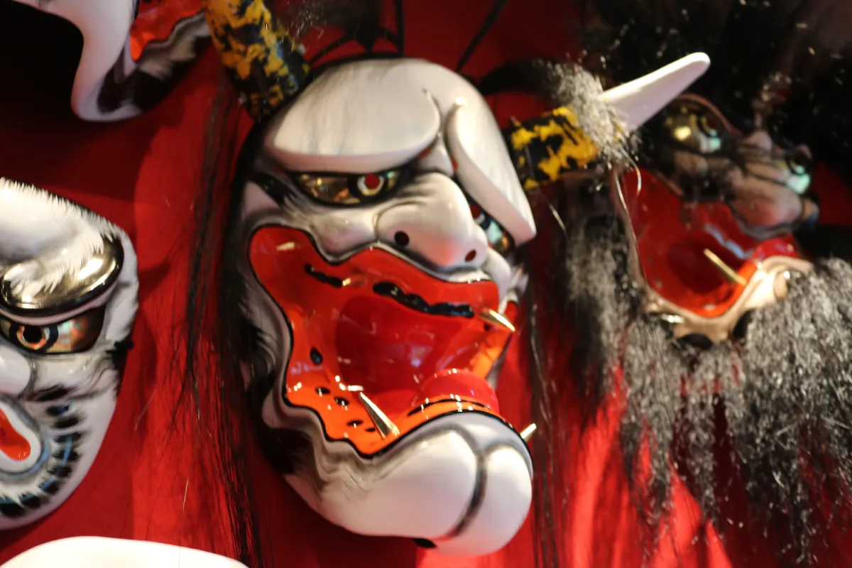 新井 まる / Maru Arai | 👹 ⁡ 石見神楽面の職人、小林泰三さん