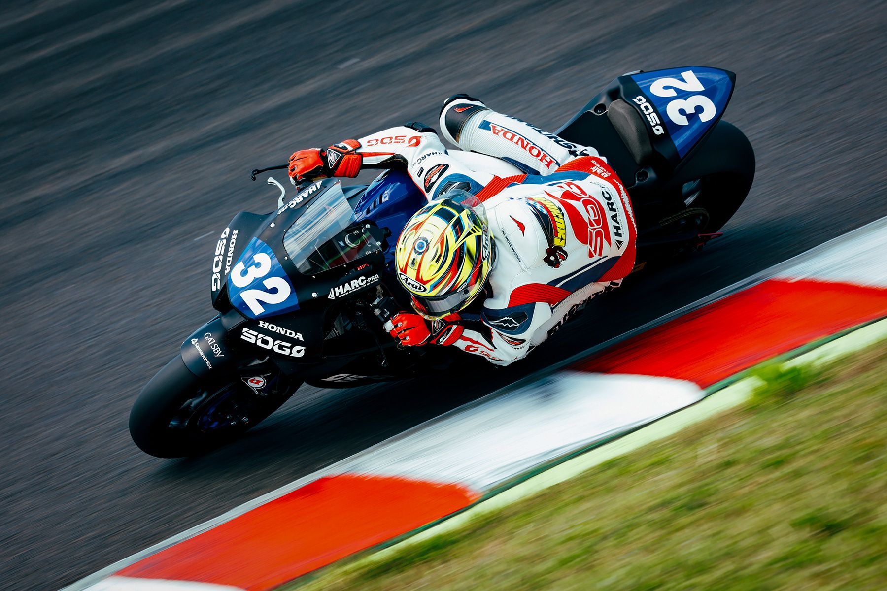 s-1800x1200_v-