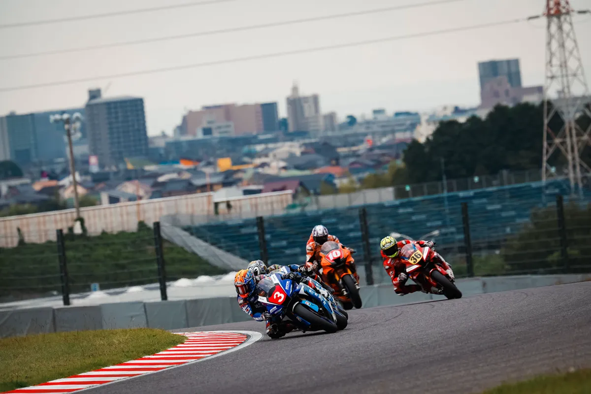 10月14日（土）JSB1000クラス 決勝レース1 レポート ｜JRR