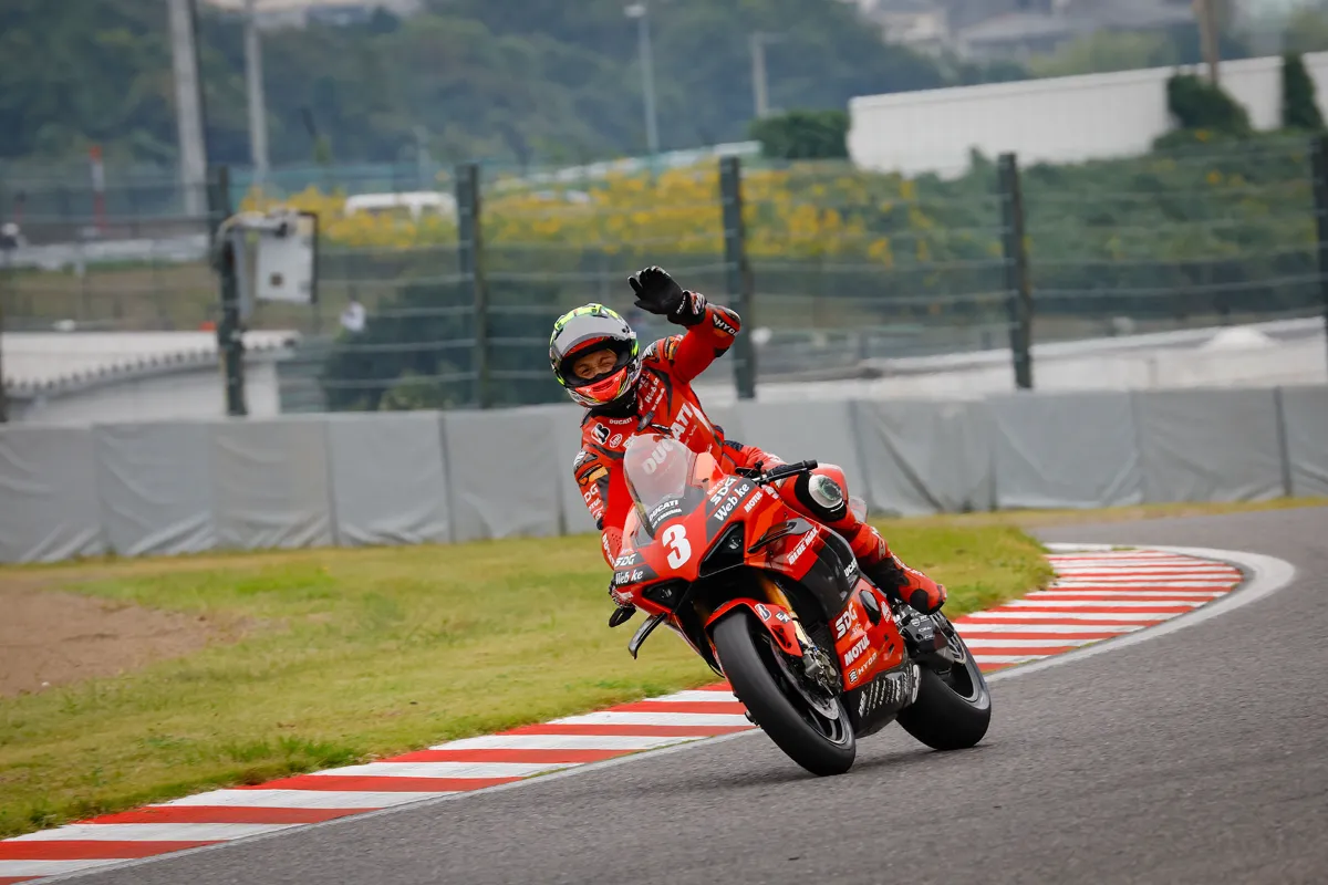 ノリック 初優勝鈴鹿ポスター ヤマハニュース号外 1988 YAMAHA YZF750 鈴鹿8耐 レイニー/マギー組 優勝車 SUZUKA