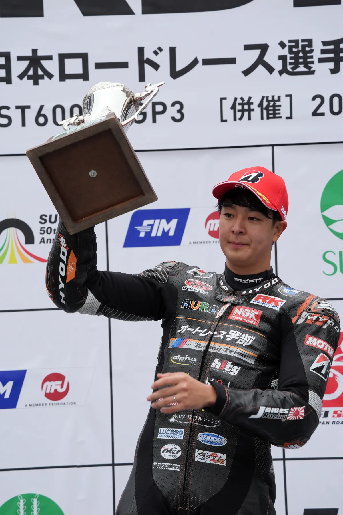 JSB1000決勝2】前半の大混戦から後半はマッチレースとなった優勝争いは