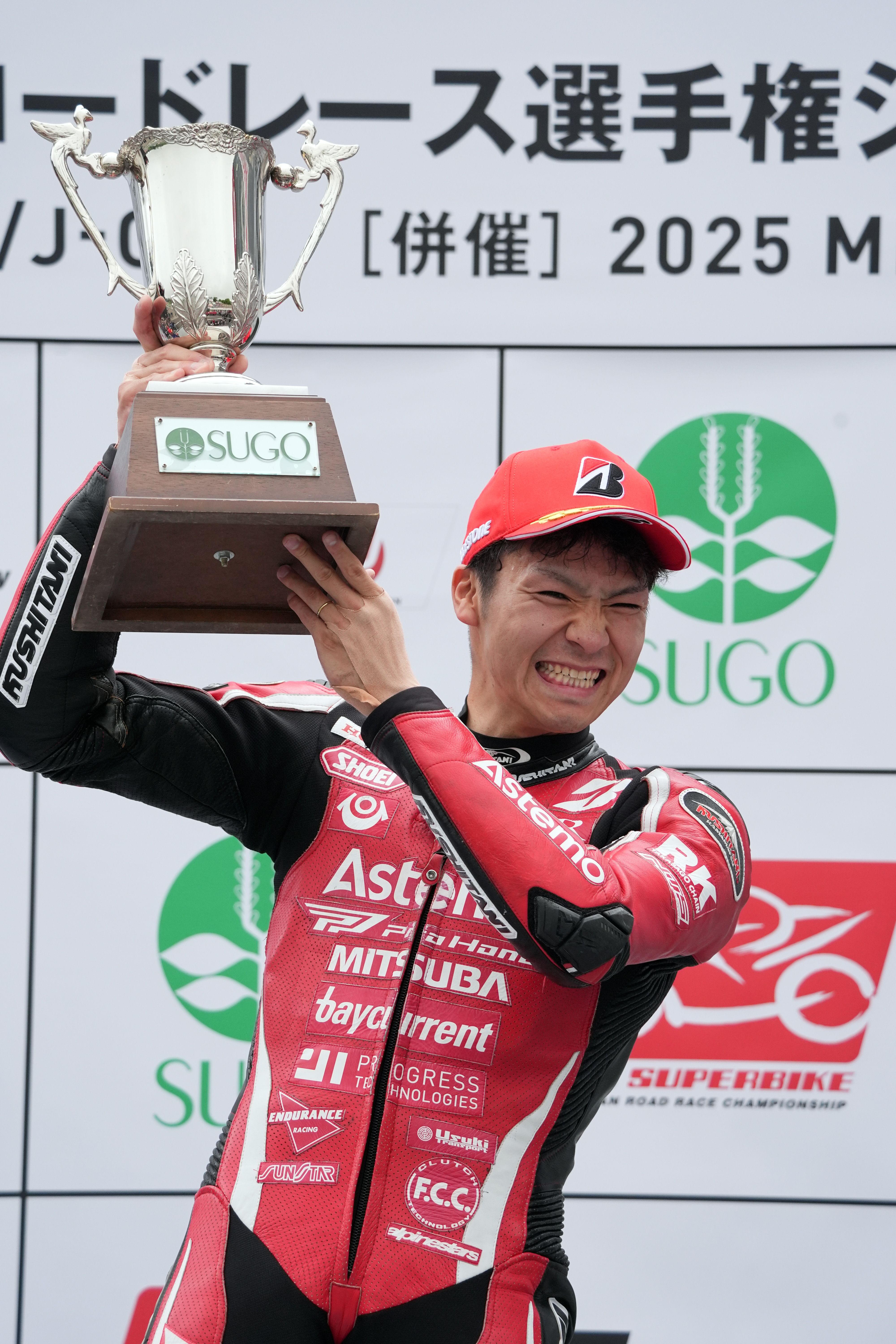 日本選手権　優勝　プロモ JSB1000決勝1】予選に迫るラップタイム連発のマッチレースで野左