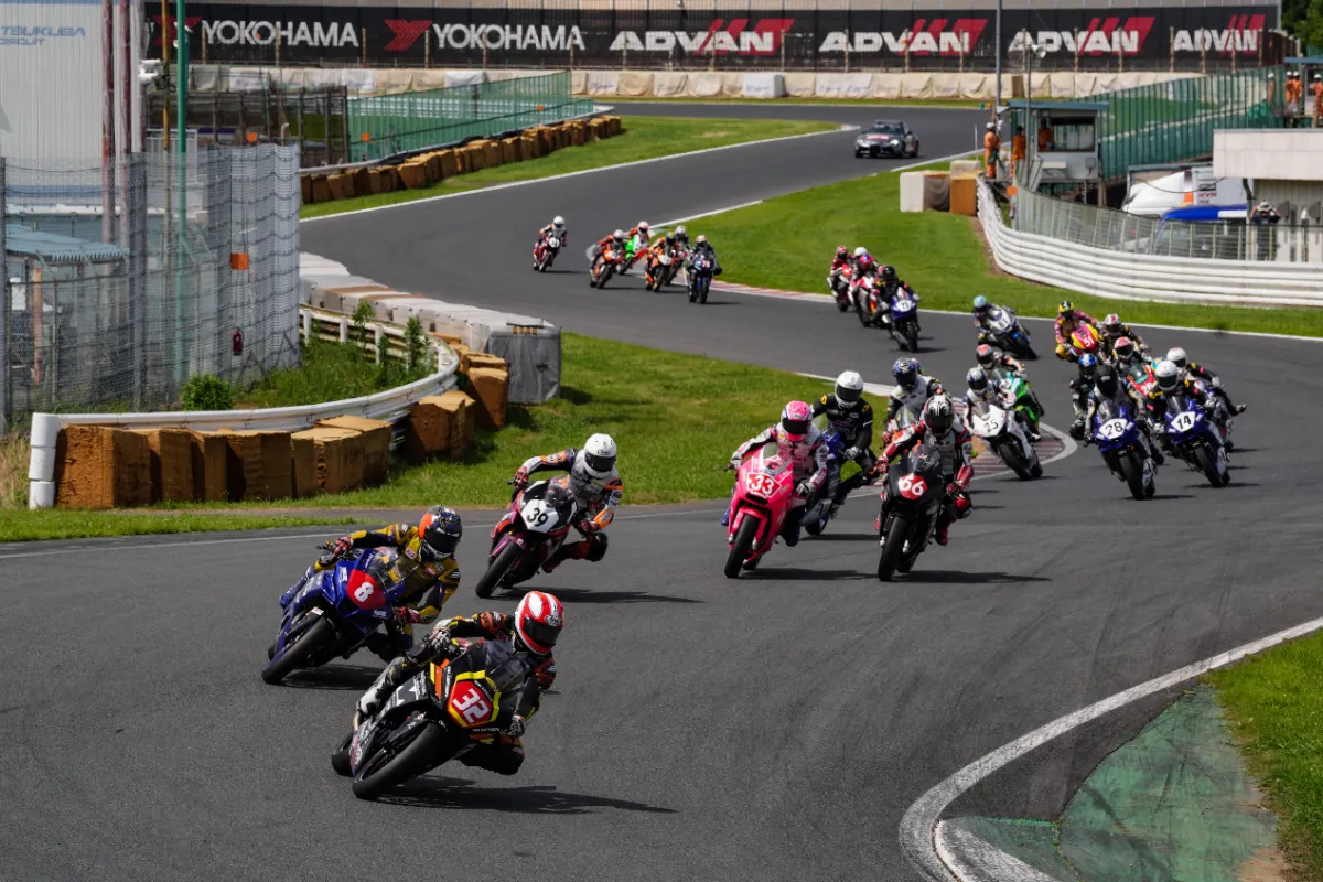 JP250決勝】小室 旭選手が貫録勝ち。計6台によるINT勢との2位