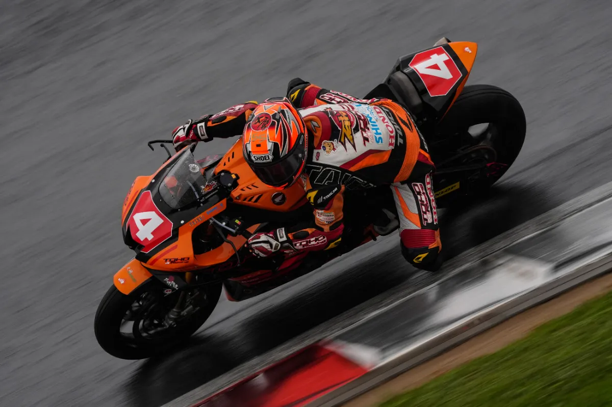 ST1000予選】逆転チャンピオンを狙う亀井 雄大選手がトップタイムを