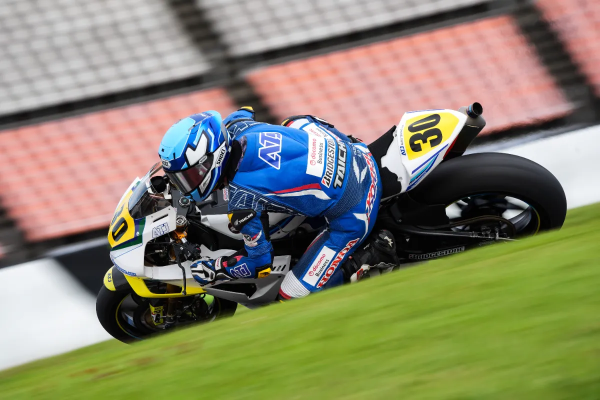 JSB1000予選】中須賀 克行選手が圧巻の走りでダブルポールポジション