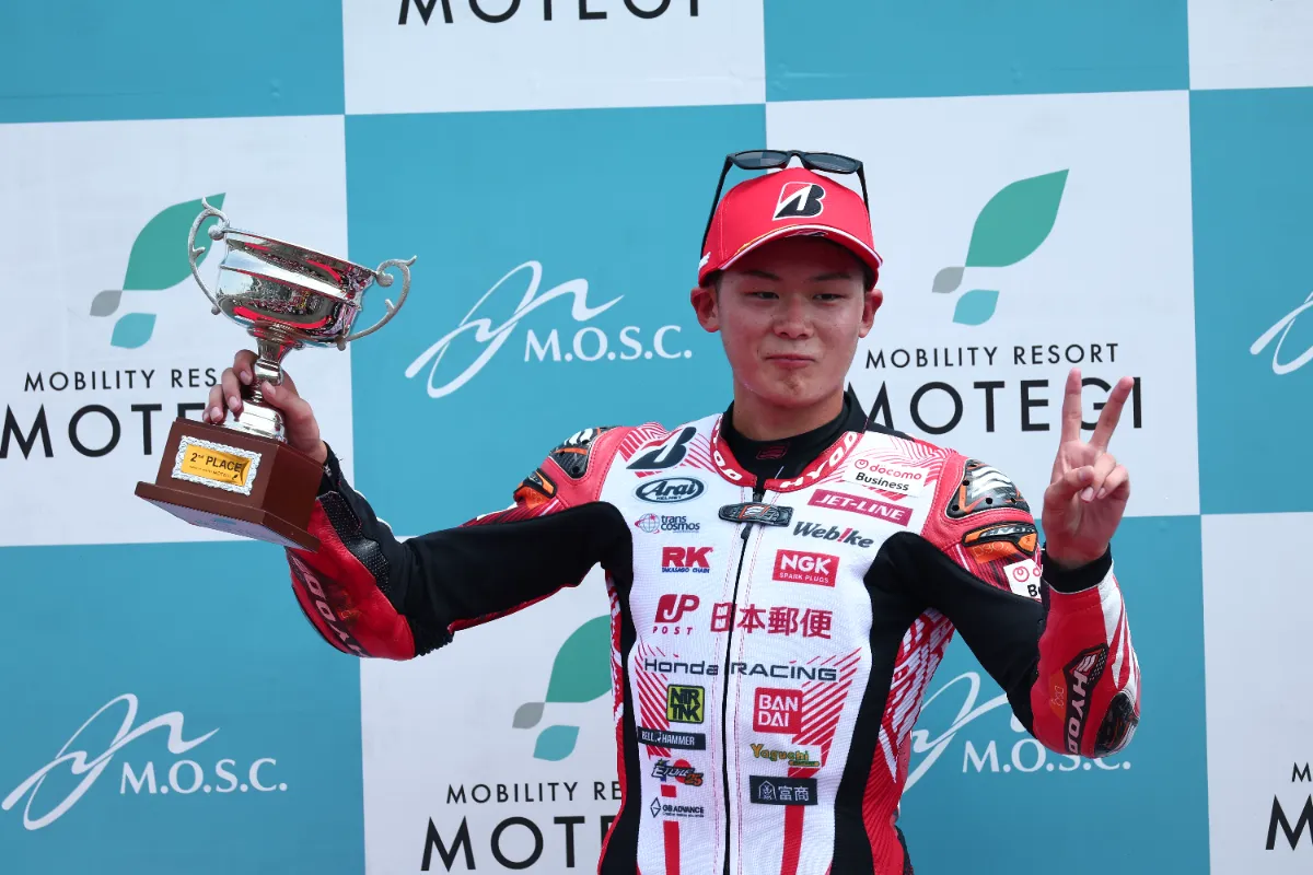 J-GP3決勝】タイヤ＆ペースを完璧にコントロールした尾野 弘樹