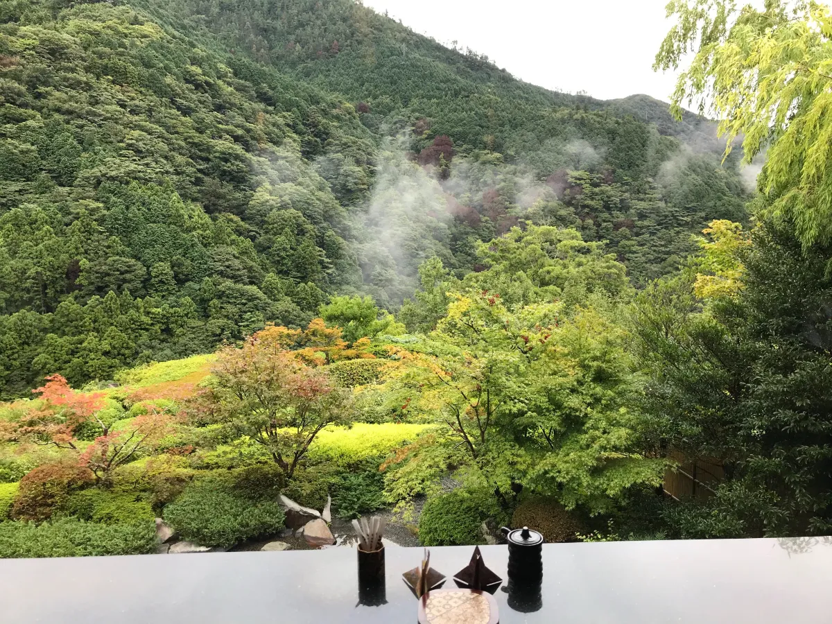 エクシブ箱根離宮(朝食:日本料理 箱根華暦から箱根山を望む展望)